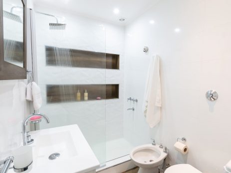 idei de amenajare baie mică